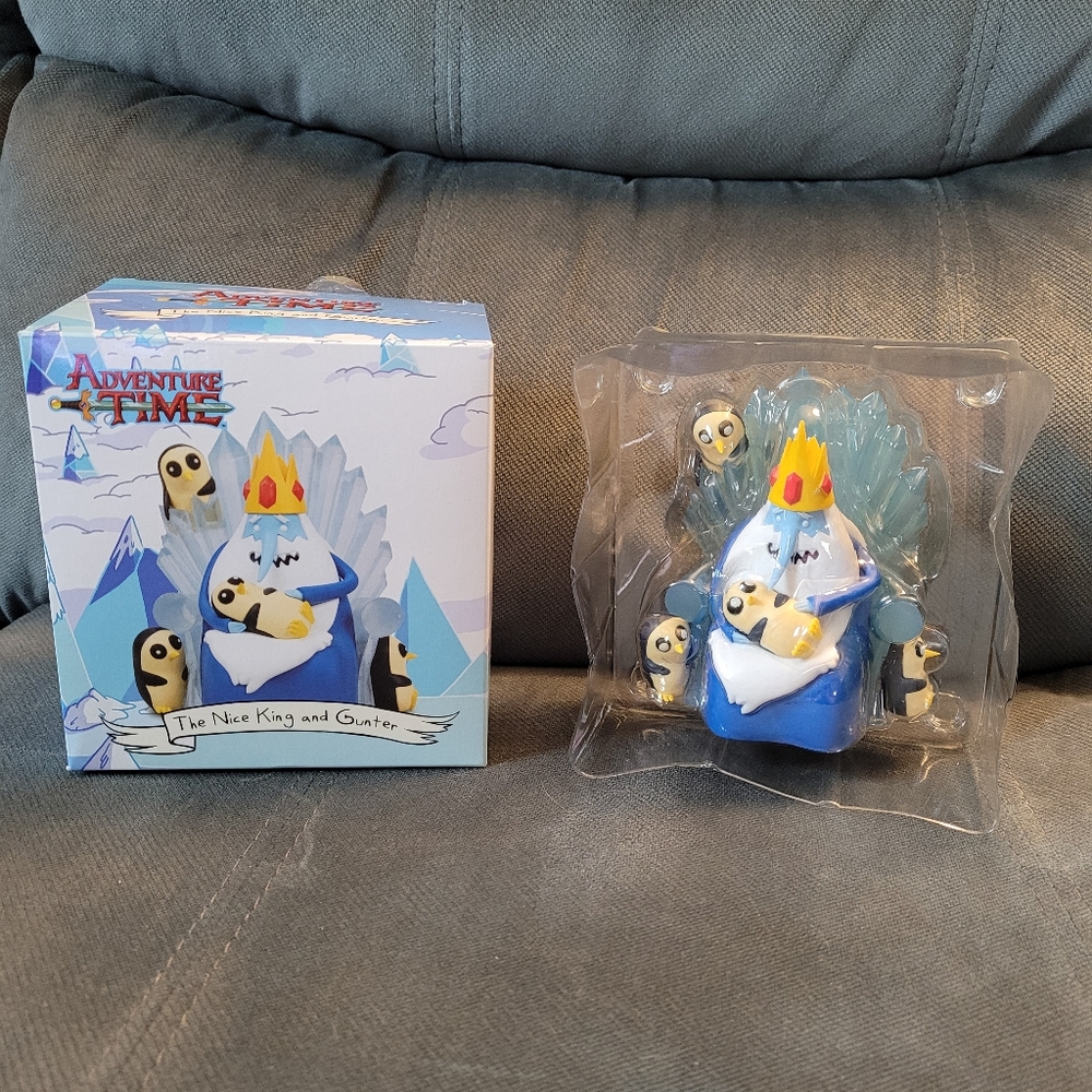 Lootcrate the nice king and gunter figurine